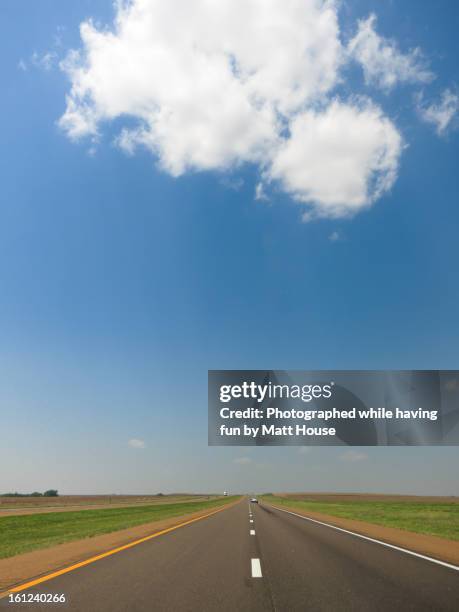 i-70 in kansas - kansas house stock pictures, royalty-free photos & images