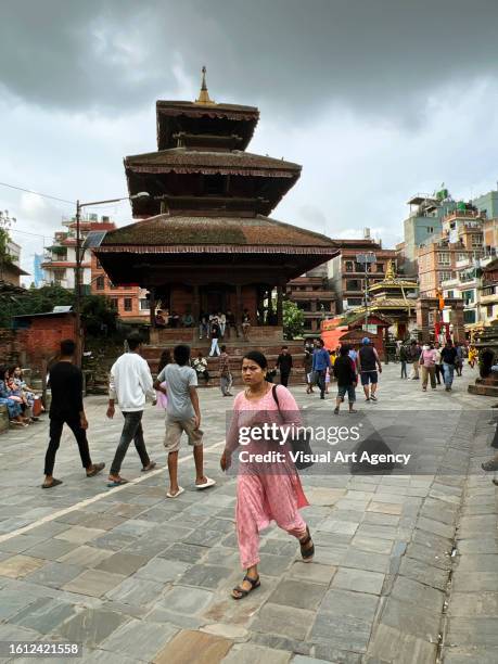 people are walking in katmandu street from nepal vertical editorial still - kathmandu stockfoto's en -beelden