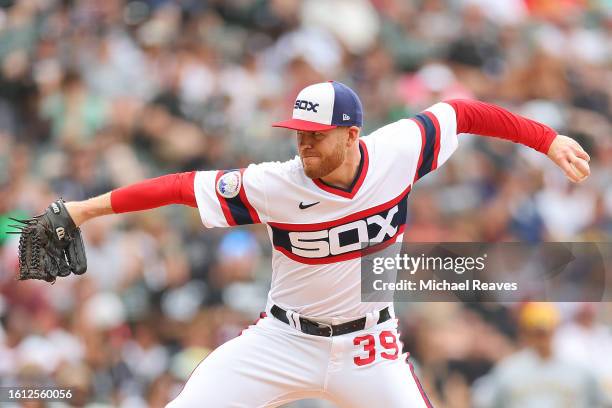 Aaron Bummer of the Chicago White Sox delivers a pitch during the eighth inning against the Milwaukee Brewers at Guaranteed Rate Field on August 13,...