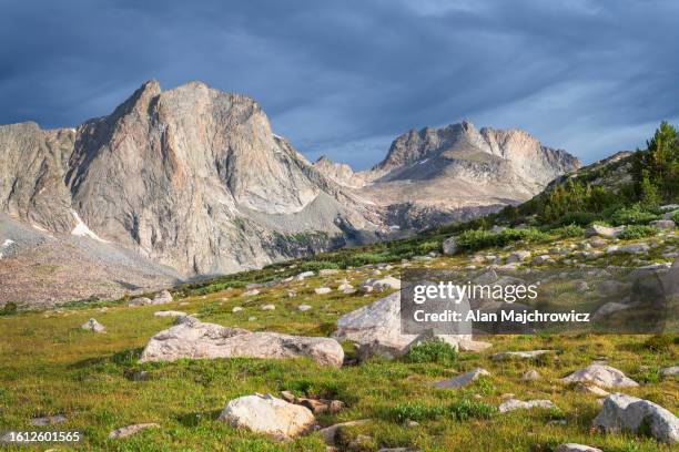 raid and bonneville peaks bridger wilderness wyoming - amerikanische forstbehörde stock-fotos und bilder