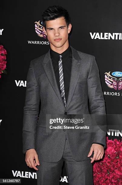 Actor Taylor Lautner attends the "Valentine's Day" Los Angeles Premiere at Grauman's Chinese Theatre on February 8, 2010 in Hollywood, California.