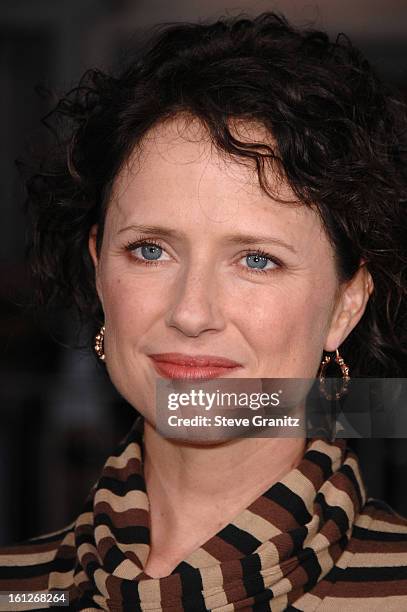 Actress Jean Louisa Kelly arrives at the Mann's Village Theatre for the Los Angeles Premiere of "The Kingdom" on September 17, 2007 in Westwood,...