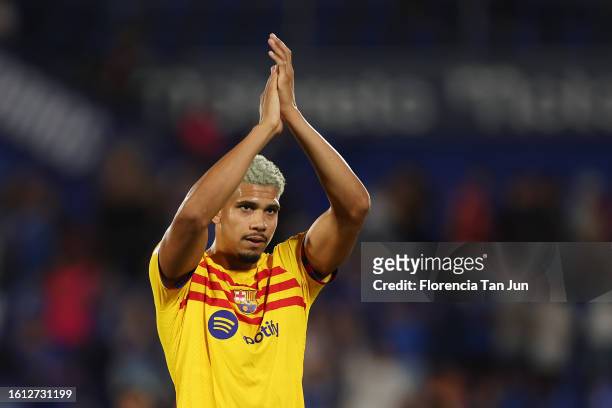 Ronald Araujo of FC Barcelona applauds the fans after the LaLiga EA Sports match between Getafe CF and FC Barcelona at Coliseum Alfonso Perez on...