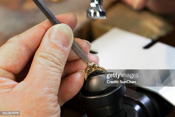bijoux réparer - precious gem stock photos et images de collection