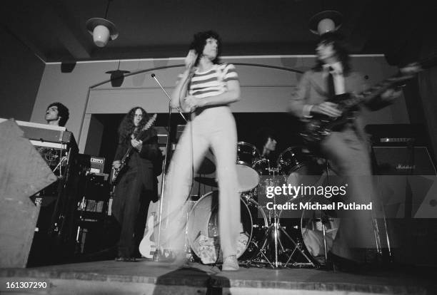 Sparks performing on stage, London, 24th November 1972. Left to right: Ron Mael, James Mankey, Russell Mael, Harley Feinstein and Earle Mankey.