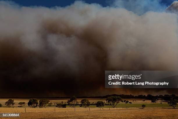 bushfire over eyre peninsula - south australia - coomunga stock pictures, royalty-free photos & images