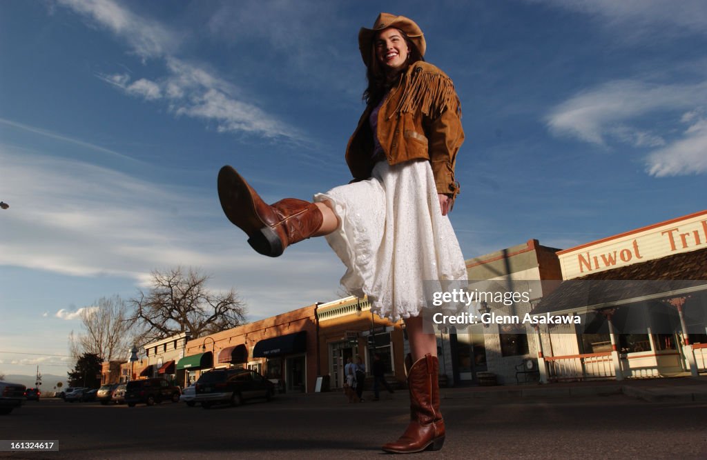 NIWOT, COLORADO, MARCH 12, 2004--Model Kara Oliver shows off a mixture of modern and vintage clothes from Rockin' Robin's Retr o and Resale, 136 2nd Ave., inside the Emporium building in Old Town Niwot. In this photo, Oliver is wearing a ecru lacey flounc