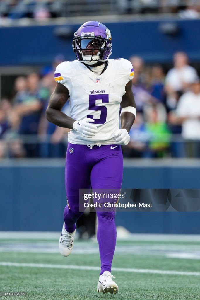 Wide receiver Jalen Reagor of the Minnesota Vikings lines up for a News  Photo - Getty Images