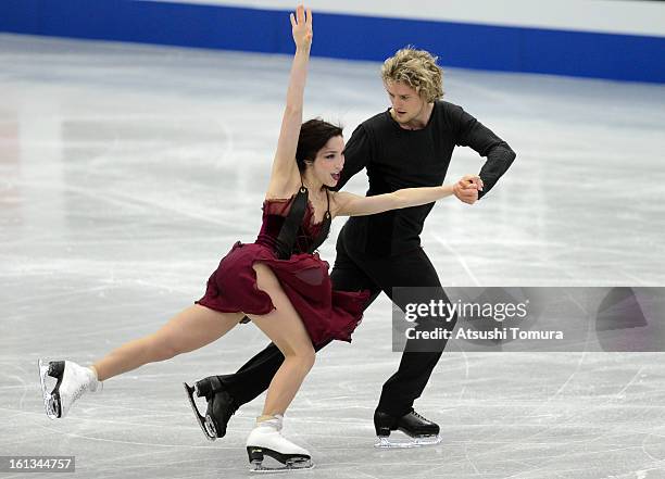Meryl Davis and Charlie White of USA skate in the Ice Dance Free Dance during day three of the ISU Four Continents Figure Skating Championships at...