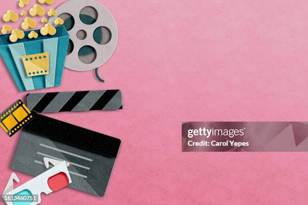 conceptual movie cinema concept in pink - lunettes 3d photos et images de collection
