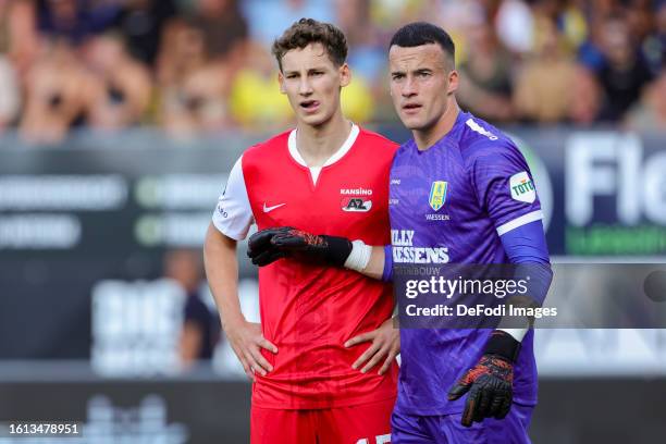 Ruben van Bommel of AZ Alkmaar and Goalkeeper Etienne Vaessen of RKC Waalwijk looks on during the Dutch Eredivisie match between RKC Waalwijk and AZ...