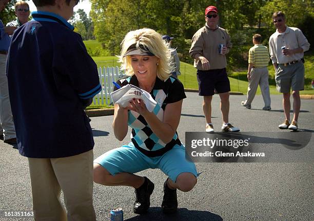 Golfer Danielle <cq> Amiee <cq> signs an autograph for a young fan during the LPGA Michelob Ultra Open at Kingsmill in Williamsburg, VA. FOR USE WITH...