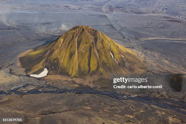 aerial view shooted by airplane of maelifell mountain during a summer sunny day, iceland, europe - maelifell stock pictures, royalty-free photos & images