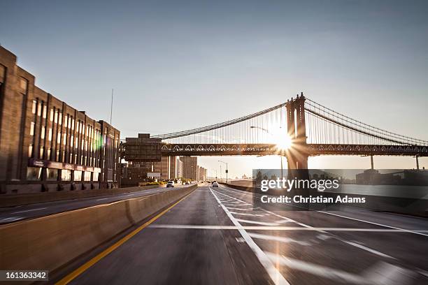 blured fdr and manhattan bridge at sunrise - sunrise new york stock-fotos und bilder