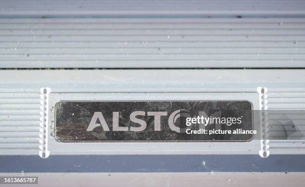 August 2023, Saxony, Chemnitz: The Alstom logo can be seen on the sleeper of a new Coradia Continental battery train at Chemnitz main station. In...