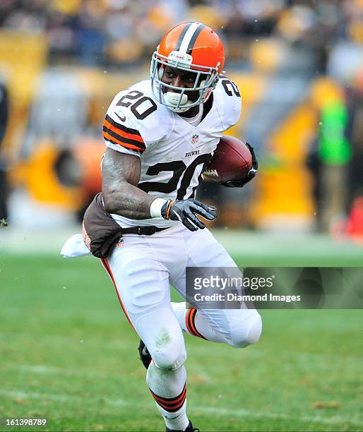 Running back Montario Hardesty of the Cleveland Browns runs the football during a game against the Pittsburgh Steelers at Heinz Field in Pittsburgh,...