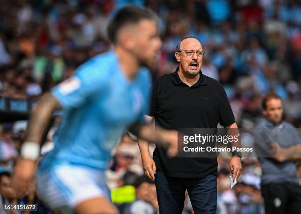 Rafa Benitez, Head Coach of Celta Vigo, gives instructions during the LaLiga EA Sports match between Celta Vigo and CA Osasuna at Estadio Balaidos on...