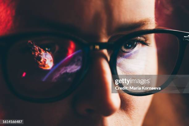 woman reading news about meteorite. shocked woman looking at laptop computer. сlose up screen reflection. - fake news stock-fotos und bilder