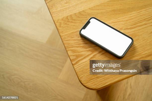 mobile phone on the table - tafel stockfoto's en -beelden