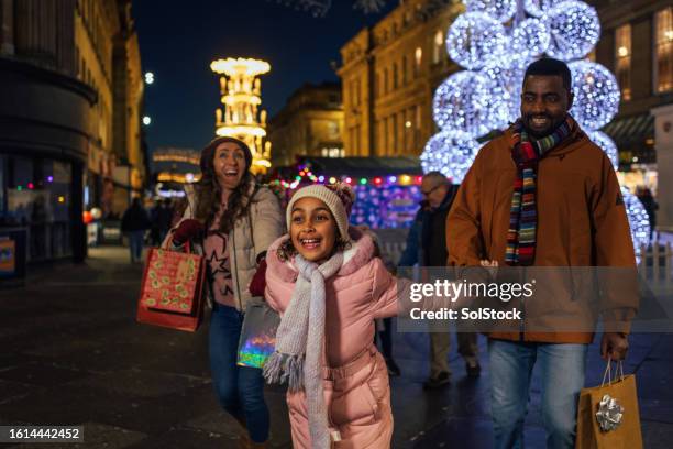 she loves christmas shopping - christmas fun stock pictures, royalty-free photos & images