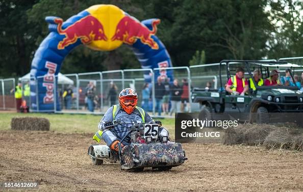 Lawn Mower Racing, Billingshurst, West Sussex, UK. Lawn Mower Racing, Billingshurst, West Sussex, UK.