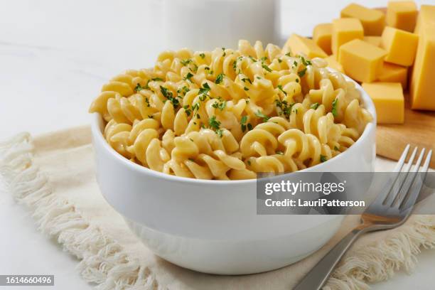 velvety mac and cheese - macaroni and cheese stock pictures, royalty-free photos & images