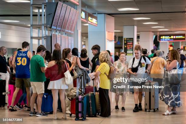 4 054 Adolfo Suarez Madrid Barajas Airport Stock Photos High Res 4-054-adolfo-suarez-madrid-barajas-airport-stock-photos-high-res