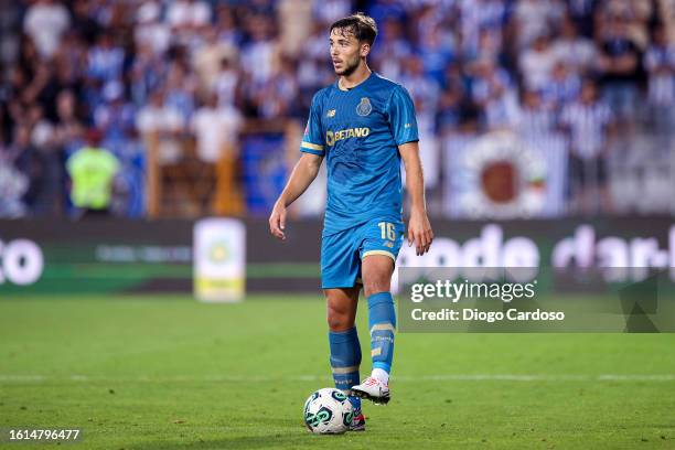 Nico Gonzalez of FC Porto controls the ball during the Liga Portugal Bwin match between Moreirense FC and FC Porto at Parque Joaquim de Almeida...