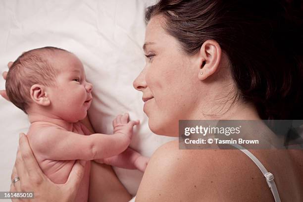 mother and baby - indigenous australia stock pictures, royalty-free photos & images