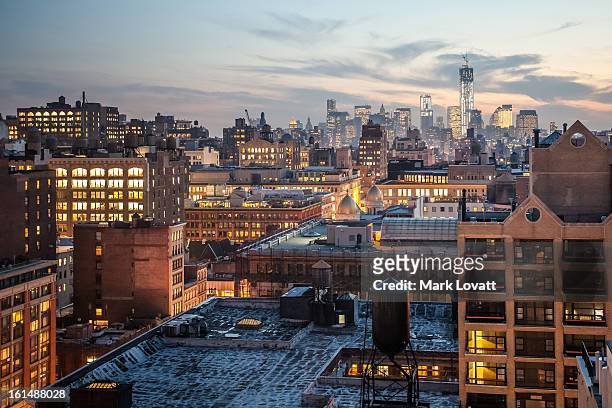 lower manhattan - rooftop new york photos et images de collection
