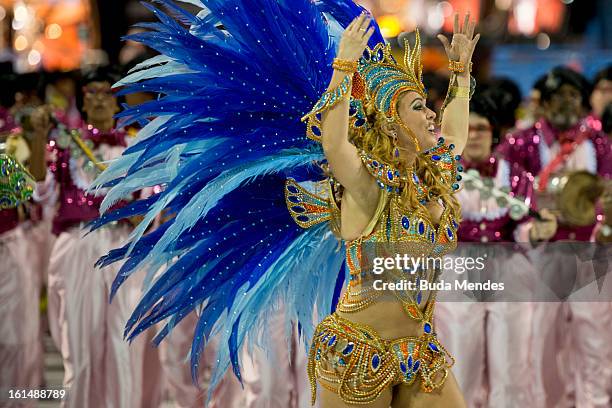 Bruna Almeida, Queen of Percussion of São Clemente Samba School dances in the parade whose theme Horario Nobre tells in chapters the story of several...