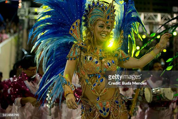 Bruna Almeida, Queen of Percussion of São Clemente Samba School dances in the parade whose theme Horario Nobre tells in chapters the story of several...