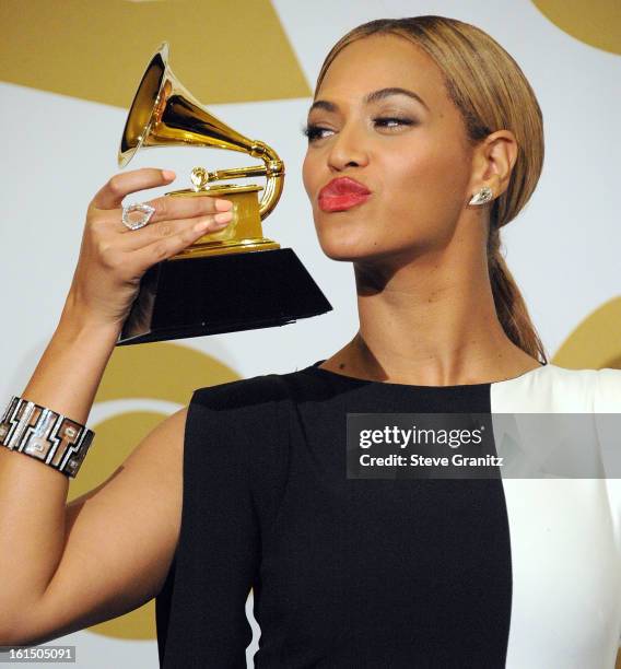 Poses Beyonce at the The 55th Annual GRAMMY Awards on February 10, 2013 in Los Angeles, California.