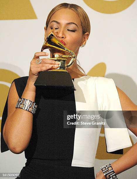 Poses Beyonce at the The 55th Annual GRAMMY Awards on February 10, 2013 in Los Angeles, California.