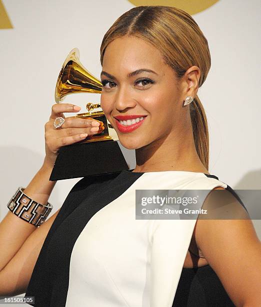 Poses Beyonce at the The 55th Annual GRAMMY Awards on February 10, 2013 in Los Angeles, California.