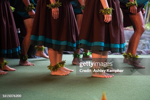 Hula Guide Hula Dancers 2 High-Res Stock Photo - Getty Images