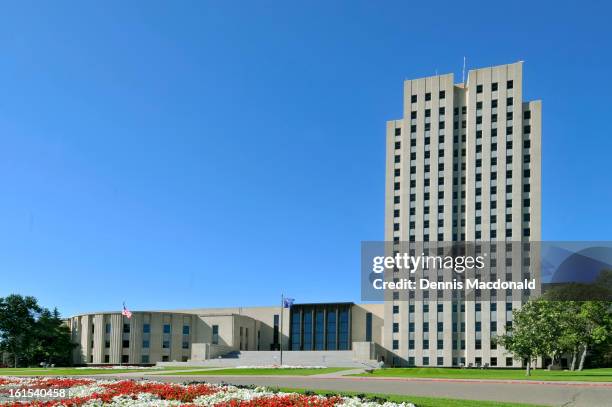 north dakota state capitol, bismarck - bismarck north dakota stock-fotos und bilder