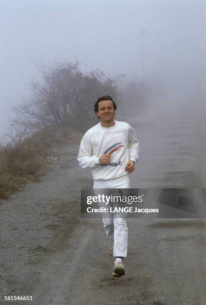 Rendezvous With Alain Carignon. Footing avec son équipe municipale sur la montagne de la Bastille à Grenoble / avec sa compagne Jacqueline Bon.