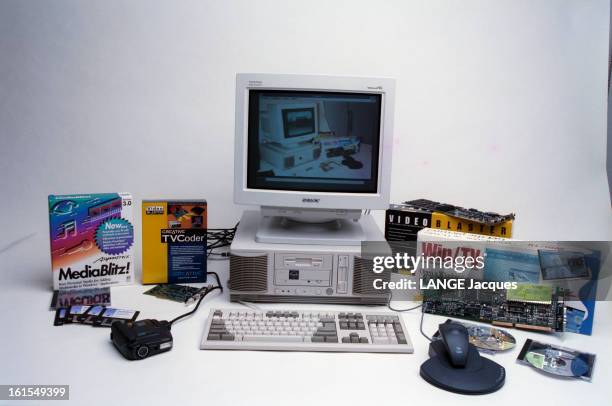 392 Modify A Personal Computer Stock Photos, High-Res Pictures, and ...