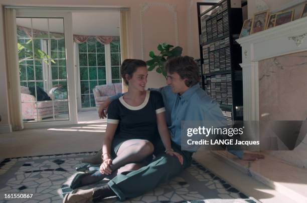 Close Up On The Soccer Player David Ginola With Family At Home In Newcastle. David GINOLA, recruté par le club de football NEWCASTLE UNITED vient...