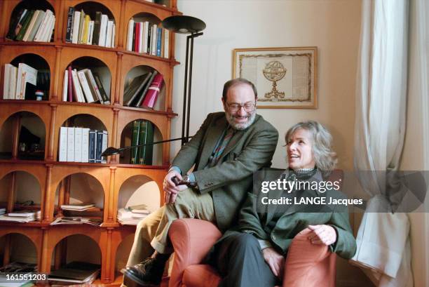 Rendezvous With Italian Writer Umberto Eco At Home In Paris In His Apartment On Place Saint Sulpice. Umberto ECO et sa femme Renate chez eux à PARIS,...