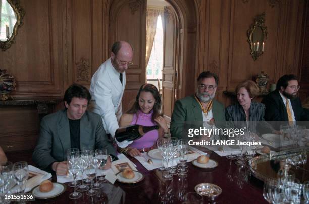 Francis Ford Coppola, Chairman Of The Board Of Cannes Film Festival 1996 Amkes A Short Stop In Reims. Francis Ford COPPOLA, président du jury du...