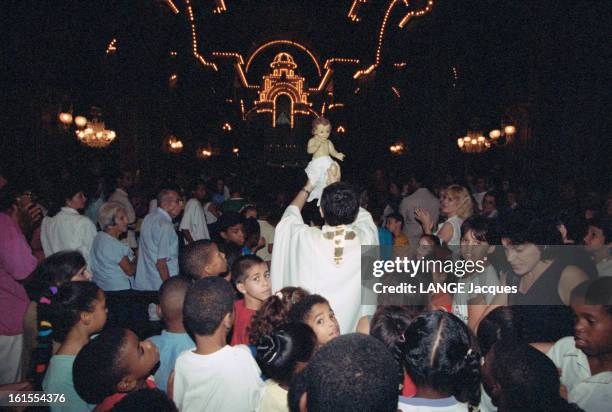 The People Of Cuba Is Authorized To Celebrate Christmas After Nearly 30 Years Of Prohibition. A la veille de la venue du Pape dans l'île de la...