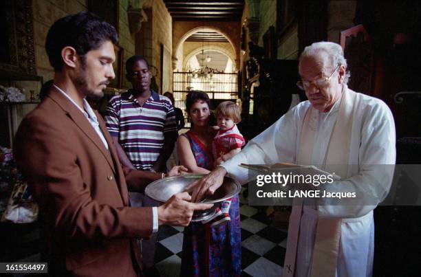 The People Of Cuba Is Authorized To Celebrate Christmas After Nearly 30 Years Of Prohibition. A la veille de la venue du Pape dans l'île de la...