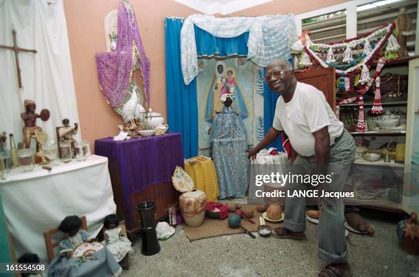 The People Of Cuba Is Authorized To Celebrate Christmas After Nearly 30 Years Of Prohibition. A la veille de la venue du Pape dans l'île de la...