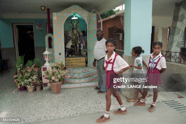 The People Of Cuba Is Authorized To Celebrate Christmas After Nearly 30 Years Of Prohibition. A la veille de la venue du Pape dans l'île de la...