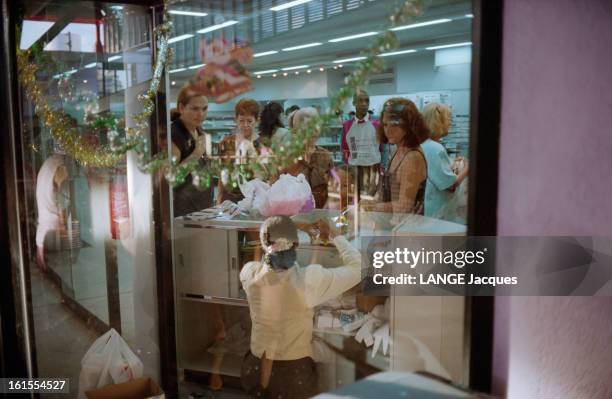 The People Of Cuba Is Authorized To Celebrate Christmas After Nearly 30 Years Of Prohibition. A la veille de la venue du Pape dans l'île de la...