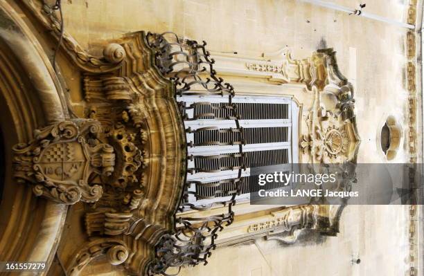 Puglia In Italy. Balcon ouvragé à Martina Franca, capitale d'un festival d'opéra, dans les Pouilles au sud de l'Italie.