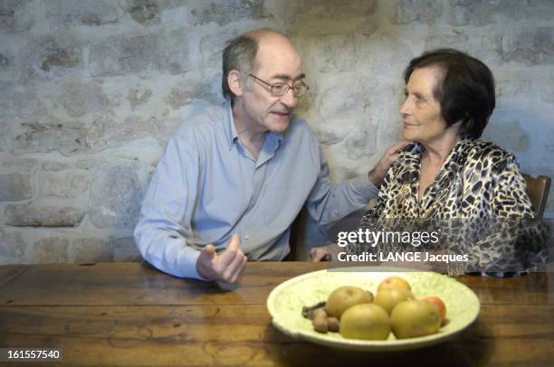 Francois Weyergans Goncourt Prize 2005. Attribution du prix Goncourt 2005 à François WEYERGANS pour son livre 'Trois jours chez ma mère' aux éditions...