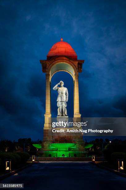 the new statue of netaji subhas chandra bose, at india gate in new delhi - india gate 個照片及圖片檔